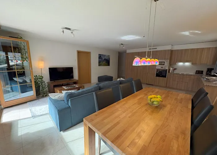 Family Frame Apartment