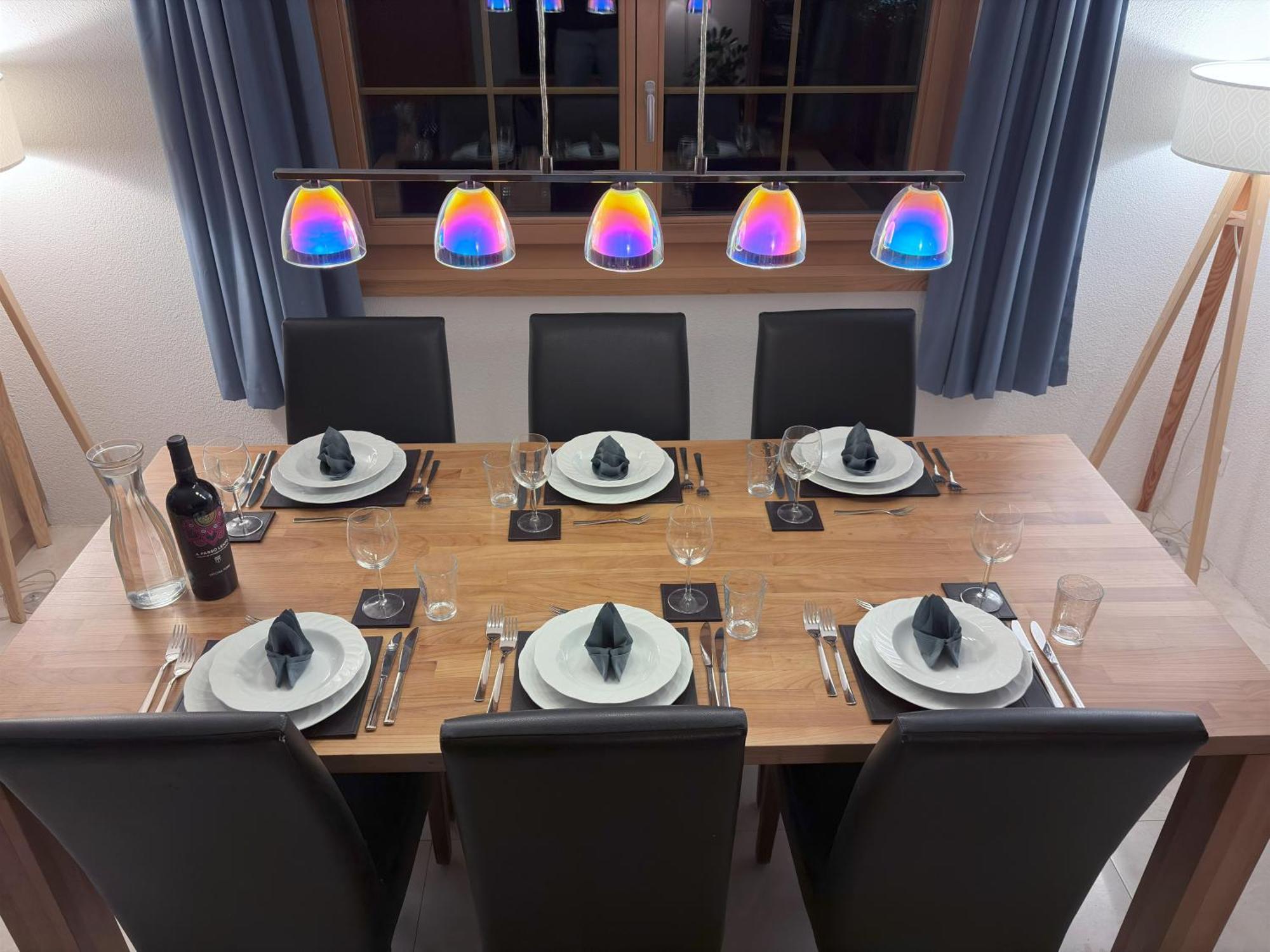 Family Frame Apartment