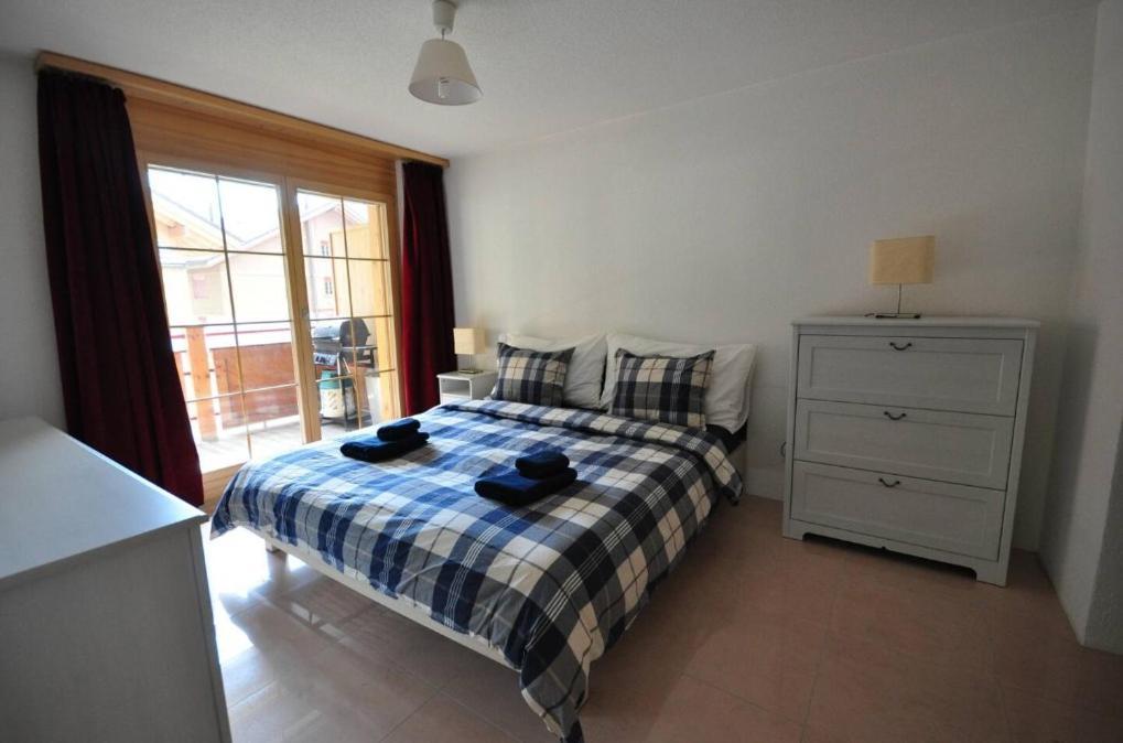 Family Frame Apartment